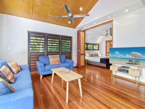 2 bedrooms, Internet, bed sheets - Pure Magnetic Villa 4, 9 The Esplanade-BOM (Nelly Bay)