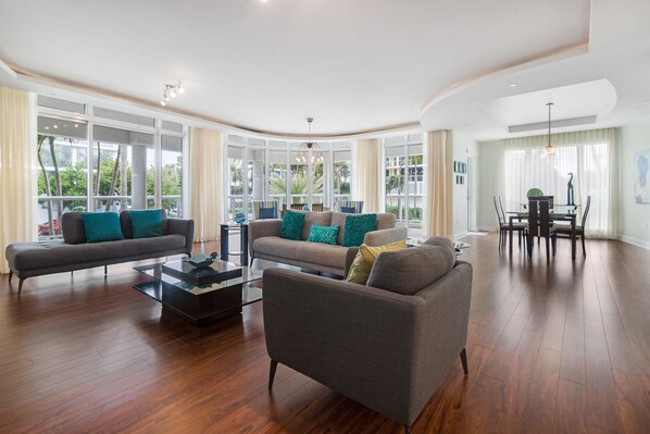 スマートテレビ、DVD プレーヤー