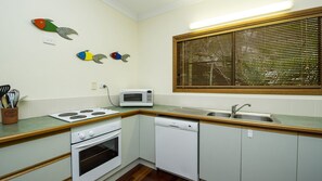 Fridge, microwave, stovetop, dishwasher