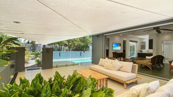 Interior - Essence Beachfront Retreat (Horseshoe Bay)