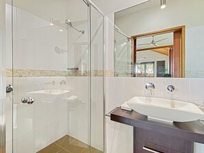 Combined shower/bathtub