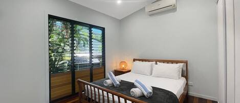 4 bedrooms, Internet, bed sheets