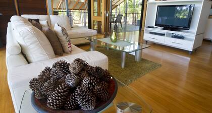 Die Kiefern - Horseshoe Bay, QLD