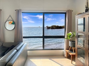 TV, DVD player - Blue on Cockle (Cockle Bay)