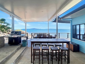 Outdoor dining - Blue on Cockle (Cockle Bay)