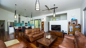 Televisión y reproductor de DVD 