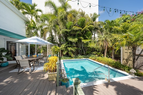 Pineapple Cottage – Top-Rated Stay – Private Pool – 2BD/2.5Bath