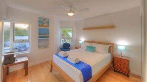 3 bedrooms, WiFi, bed sheets - Maggies Beachfront Apt. 4 (Horseshoe Bay)