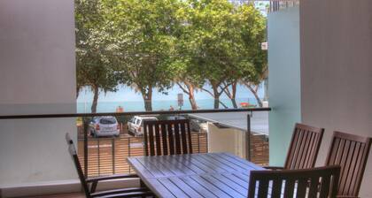Maggies Beachfront Apt. 4