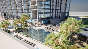 Un hotel moderno con varios pisos, un patio central con piscina y zonas de estar al aire libre.