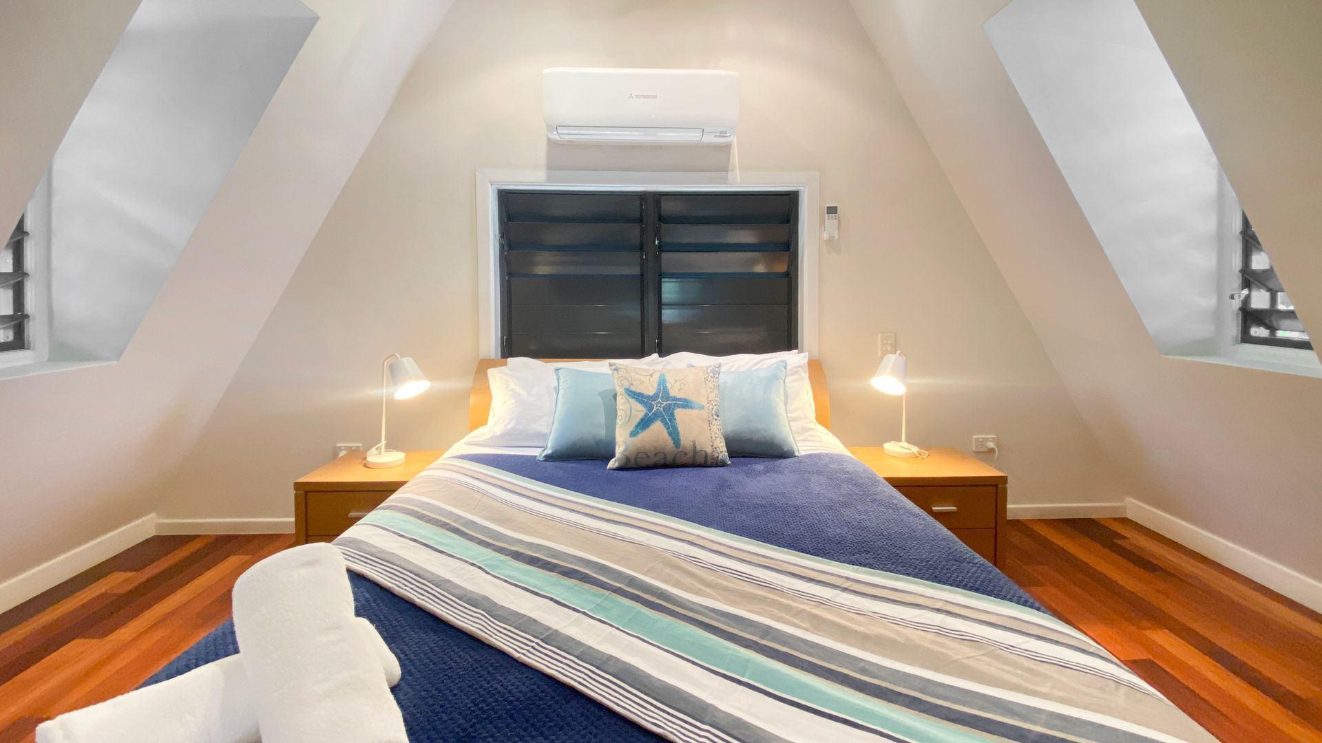 1 bedroom, bed sheets