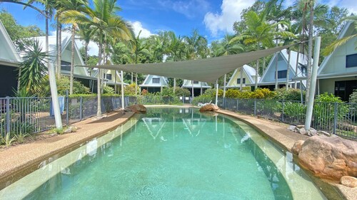 Canopy Chalet 4, Nelly Bay