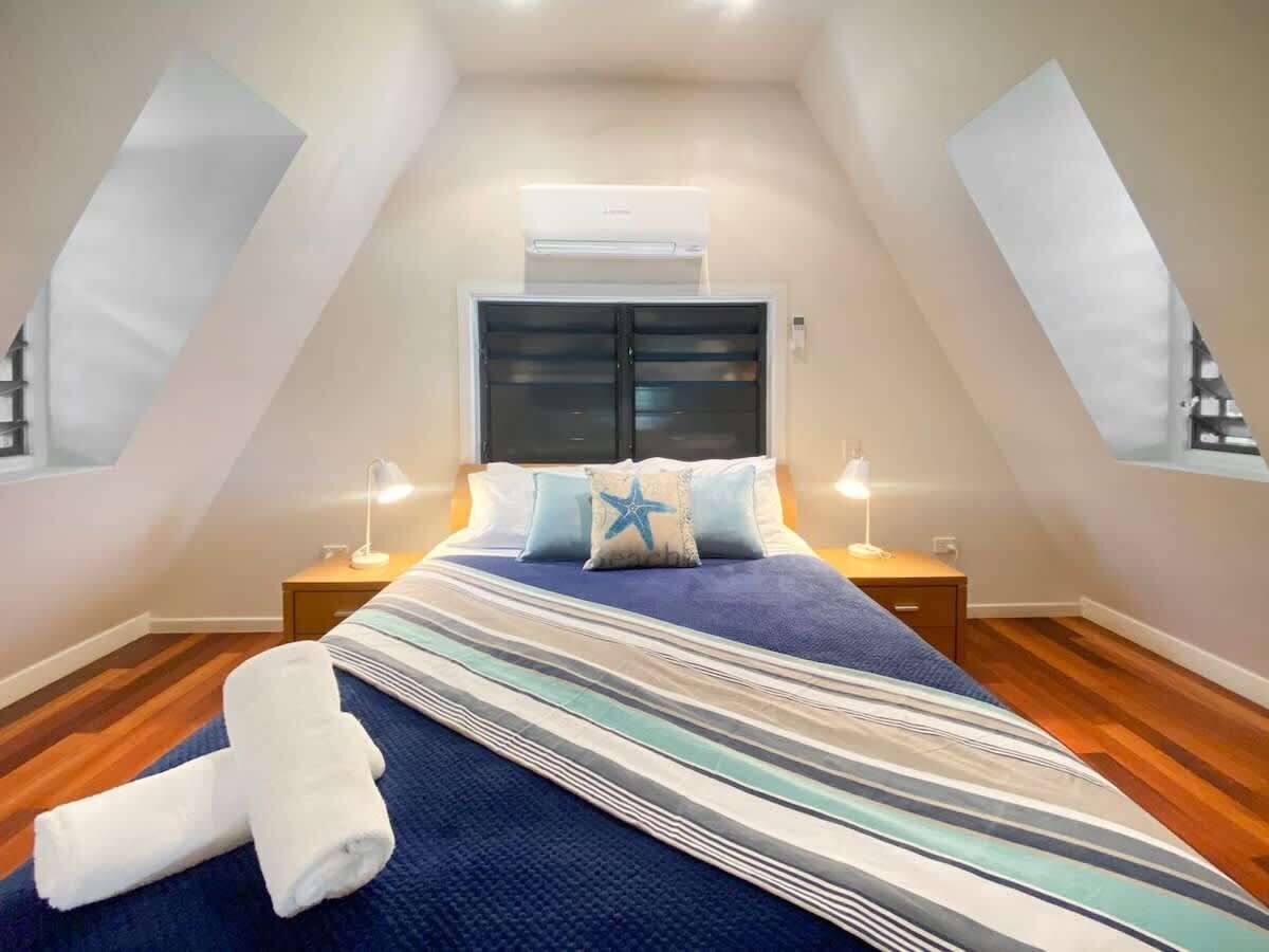 1 bedroom, bed sheets