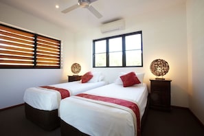4 bedrooms, Internet, bed sheets - Villa Kembali, 19 Pacific Drive-BOM (Horseshoe Bay)