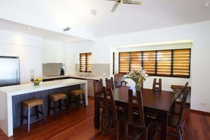 Dining - Villa Kembali, 19 Pacific Drive-BOM (Horseshoe Bay)