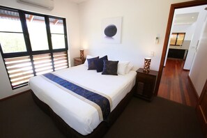 4 bedrooms, internet, bed sheets