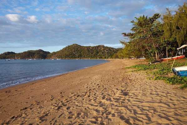 On the beach - Villa Kembali, 19 Pacific Drive-BOM (Horseshoe Bay)