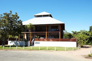 Exterior - Villa Kembali, 19 Pacific Drive-BOM (Horseshoe Bay)