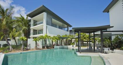 Blue on Blue Apartment 1322, 123 Sooning Stre-BOM