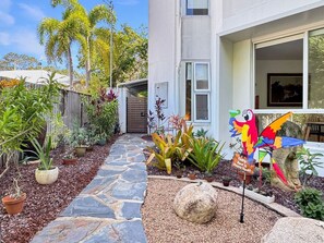 Property grounds - Maggies Beachfront Apartment 2, 1 Pacific Dri-BOM (Horseshoe Bay)