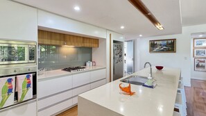 Fridge, microwave, stovetop, dishwasher