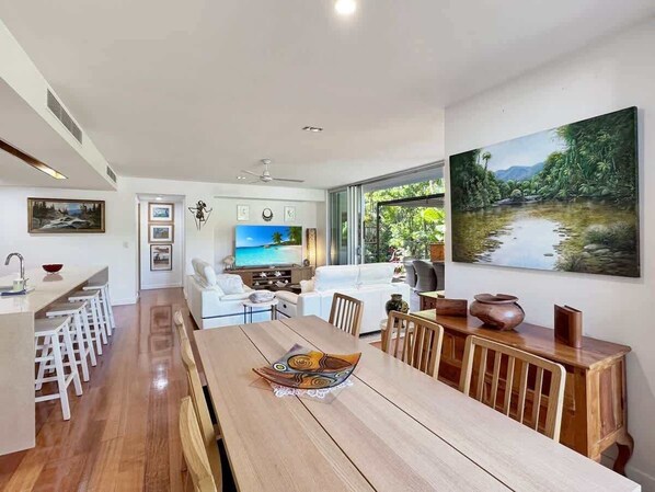 Interior - Maggies Beachfront Apartment 2, 1 Pacific Dri-BOM (Horseshoe Bay)