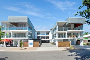 Exterior - Maggies Beachfront Apartment 2, 1 Pacific Dri-BOM (Horseshoe Bay)