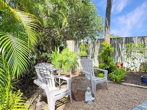 Terrace/patio - Maggies Beachfront Apartment 2, 1 Pacific Dri-BOM (Horseshoe Bay)