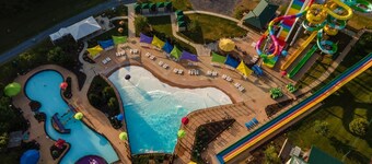 Massanutten Resort log home slope views-Walk to slopes and amenities