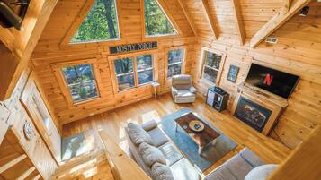 Televisor intel·ligent, llar de foc, reproductor de DVD i joguines