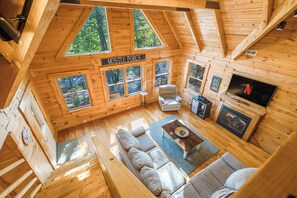 Smart TV, fireplace, DVD player, toys