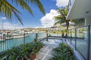 Terrace/patio - Blue on Blue Apartment 912 (Nelly Bay)