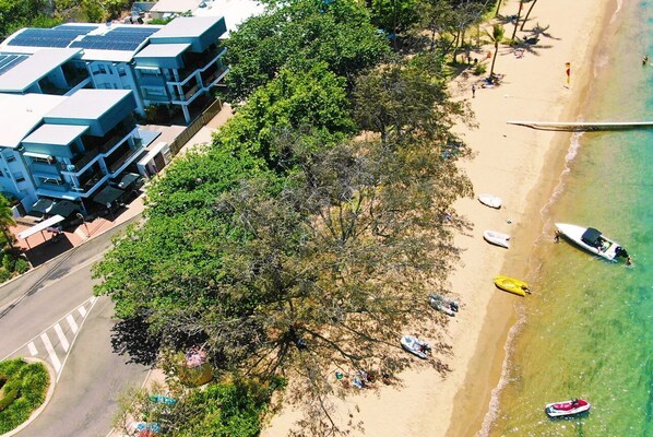 On the beach - Maggies Beachfront Apartment 11, 1 Pacific Dr-BOM (Horseshoe Bay)