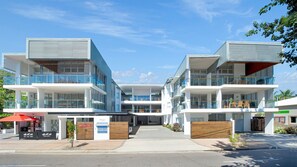 Exterior - Maggies Beachfront Apt. 9 (Horseshoe Bay)