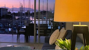 TV - Blue on Blue Apartment 933 (Nelly Bay)