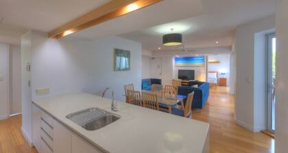 Maggies Beachfront Apt. 6