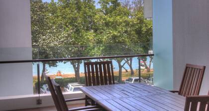 Maggies Beachfront Apt. 6
