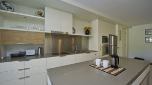 Fridge, microwave, stovetop, dishwasher - Blue on Blue Apartment 921 (Nelly Bay)