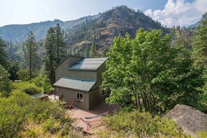Exterior - Scenic Cabin at Icicle River - 4 Miles From Town (Leavenworth)