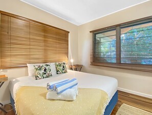 2 bedrooms, Internet, bed sheets - Picnic Bay Apartment U4, Ocean Views (Picnic Bay)