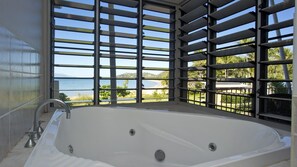 Bathtub