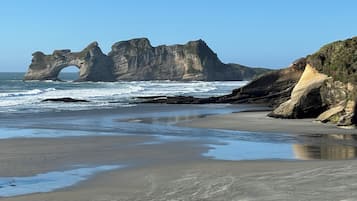 Plage à proximité, chaises longues