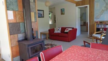 Cheminée, livres, vidéothÚque, chaßne hi-fi