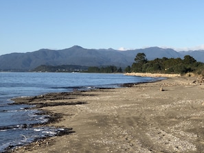Plage à proximité, chaises longues