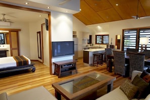 2 bedrooms, internet, bed sheets