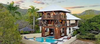 Lotus House - Horseshoe Bay, QLD