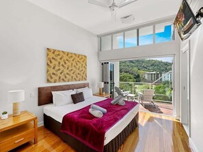 3 bedrooms, Internet, bed sheets - Beachside Apartment 14, 1 - 3 The Cove-BOM (Nelly Bay)