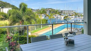Outdoor dining - Beachside Apartment 14 (Nelly Bay)