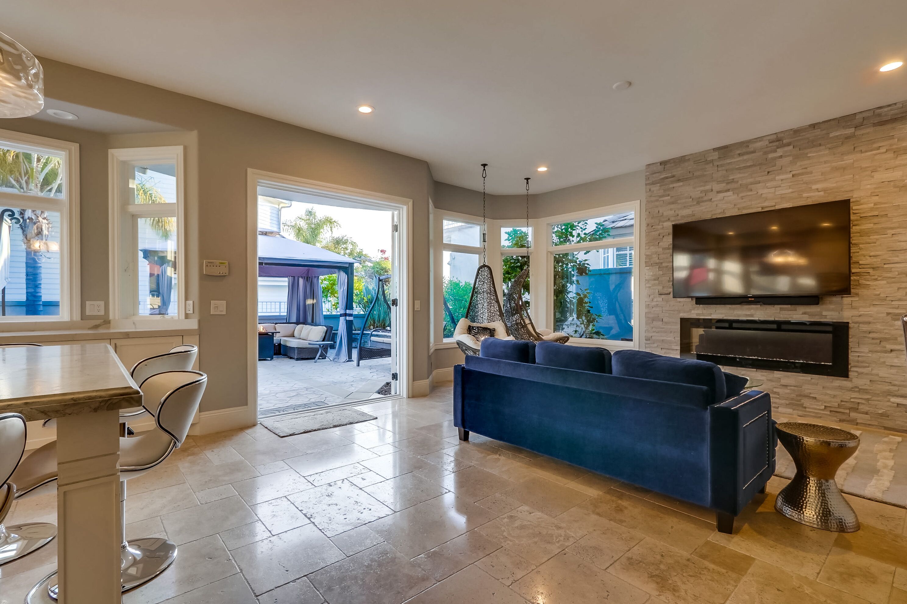 Smart TV, fireplace, DVD player, toys