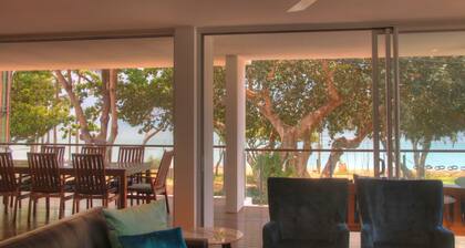 Maggies Beachfront Apt. 3